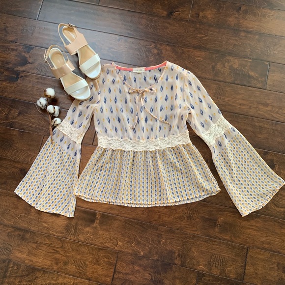 Taylor & Sage Tops - {Taylor & Sage} Flare Sleeve Flowy Top